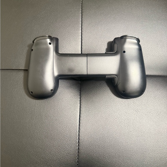 Backbone One Controller for IPhone Lightning Connection - Picture 5 of 8